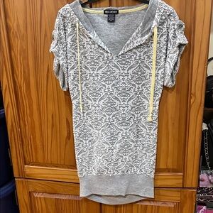 Miss Chievous Gray Lace-Pattern Short Sleeve Hoodie with Yellow Drawcords